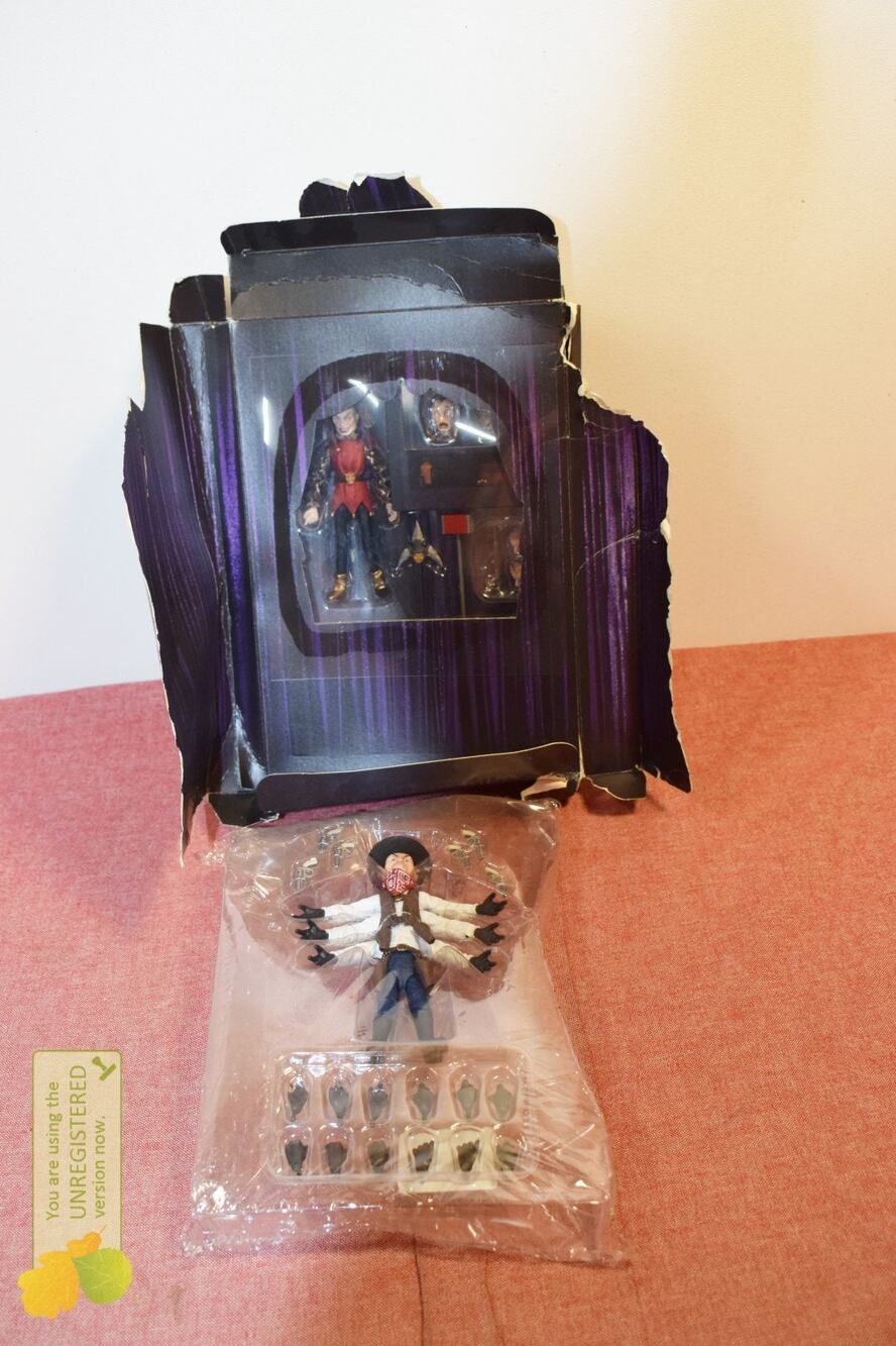 NECA Puppet Master Ultimate Six-Shooter & Jester 7" Action Figures 2pk
